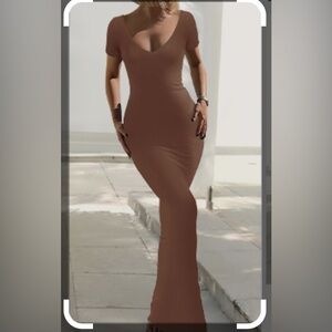 Reoria brown Maxi Dress size Large, NEW WITH TAGS